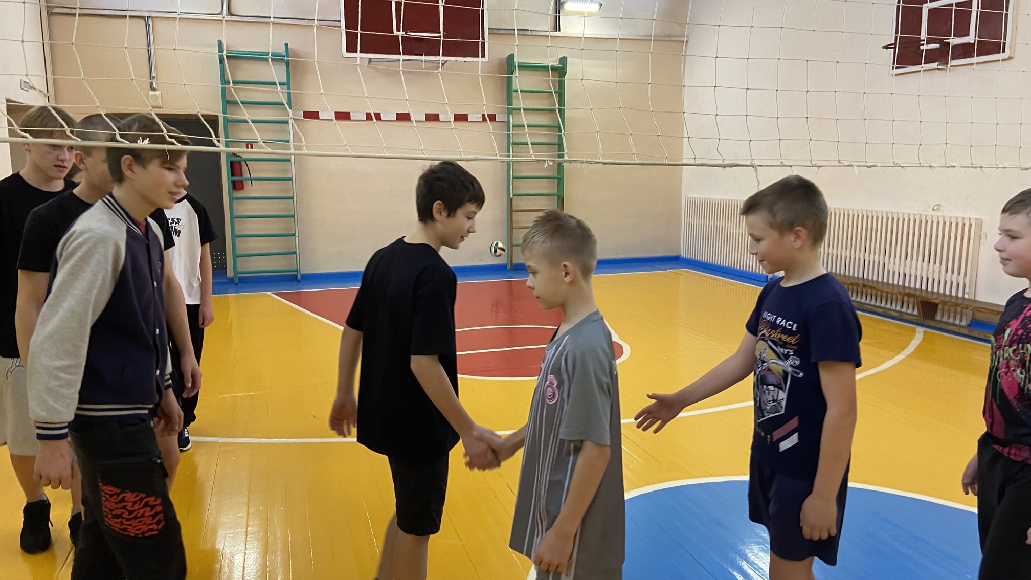 Cоревнования по пионерболу.